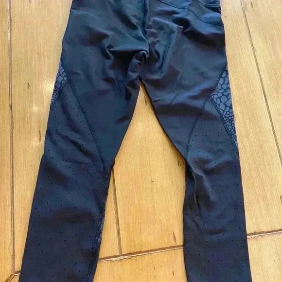 Athleta activewear exercise Leggings Small Black Gray Leopard Print Cropped - Picture 8 of 12